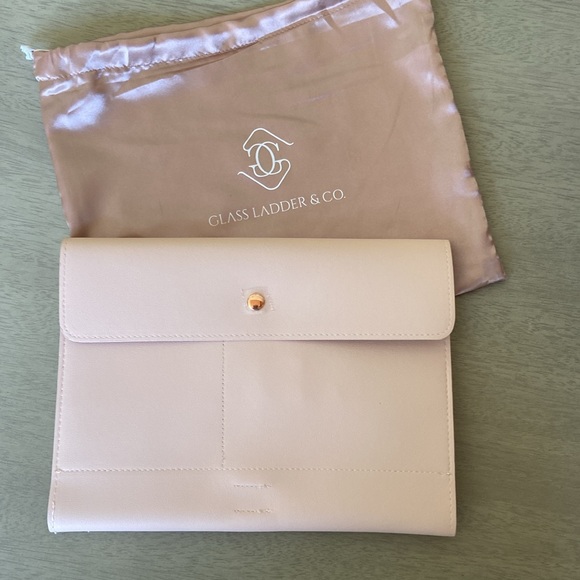 Glass Ladder & Co. Handbags - New Glass Ladder & Co. Meghan Portfolio Clutch